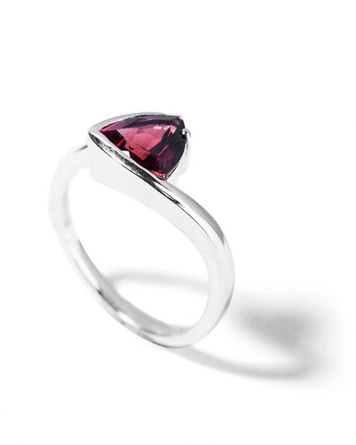 925 Sterling Silver Certified Garnet Gemstone Bezel Setting Trillion Cut (US Size 7.5) - Image 2