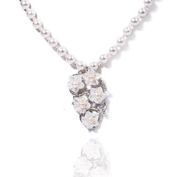 Gempro Genuine Fresh Water Pearl Mother of Pearl Flower Shell Pearl Pendant Necklace for Women